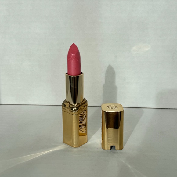 Viral L’Oréal Colour Riche Satin Lipstick in Ballerina Shoes Shade 135 TikTok - Picture 2 of 9